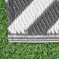 Outsunny 182 x 274 cm Outdoor Rug - Reversible Mat for Garden, Deck, Picnic - Portable and Durable - Black & White