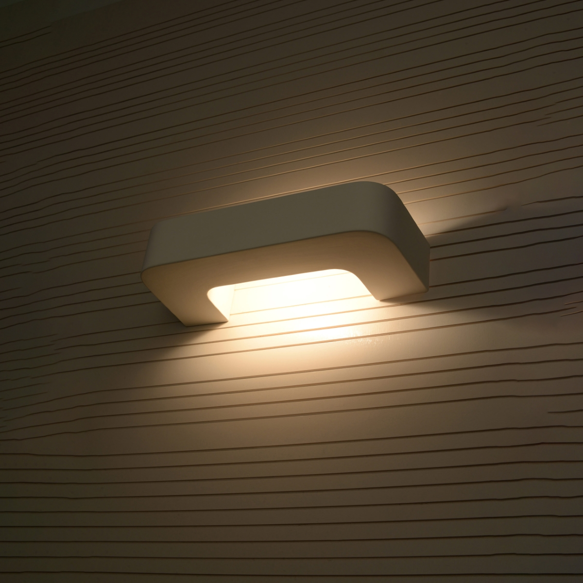 Modern Ceramic Wall Lamp MAGNET - Stylishly Illuminate Your Space