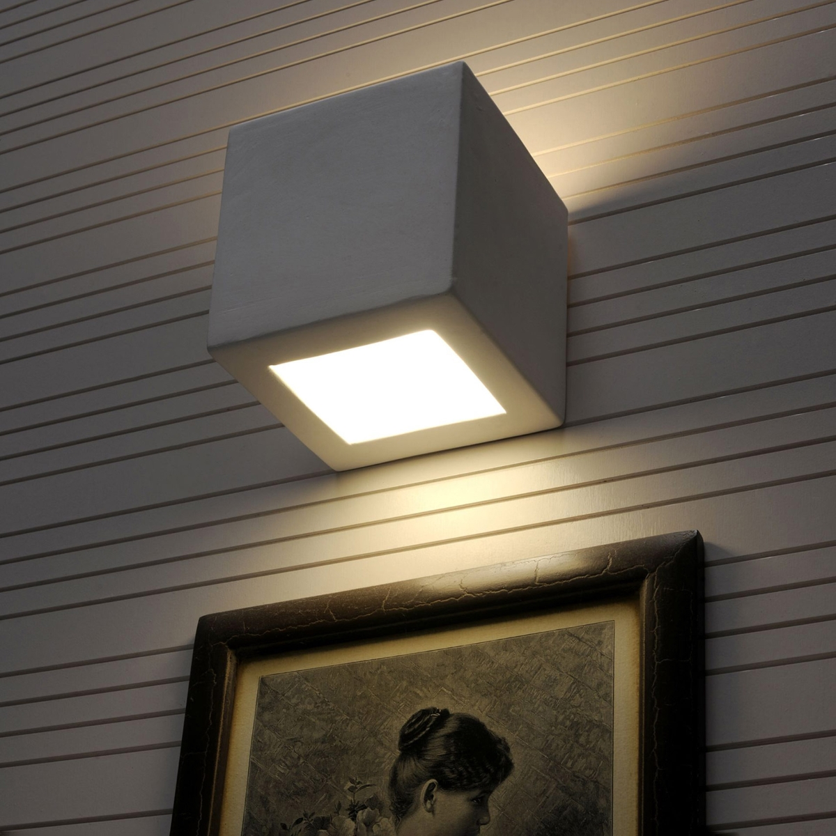 Modern Wall Lamp Ceramic LEO - Geometric Design, Durable Construction