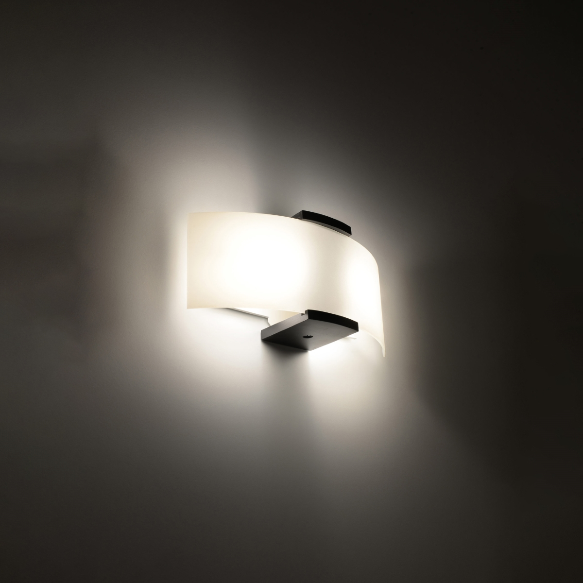 Emilio Wall Lamp - Elegant Wood and Glass Design