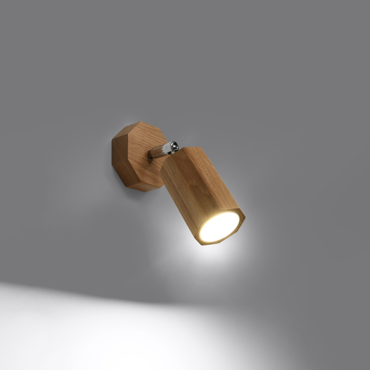 ZEKE Oak Wall Lamp - Add Cosiness and Originality to Your Interior