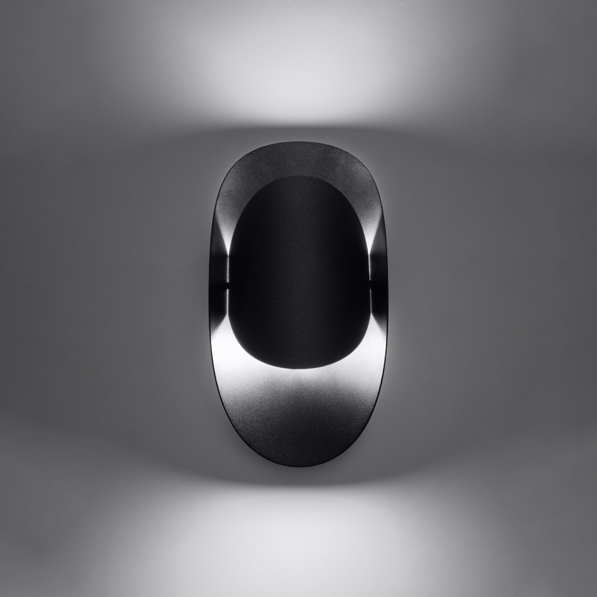 TEAR Black Wall Lamp - Stylish and Functional Lighting for Your Home