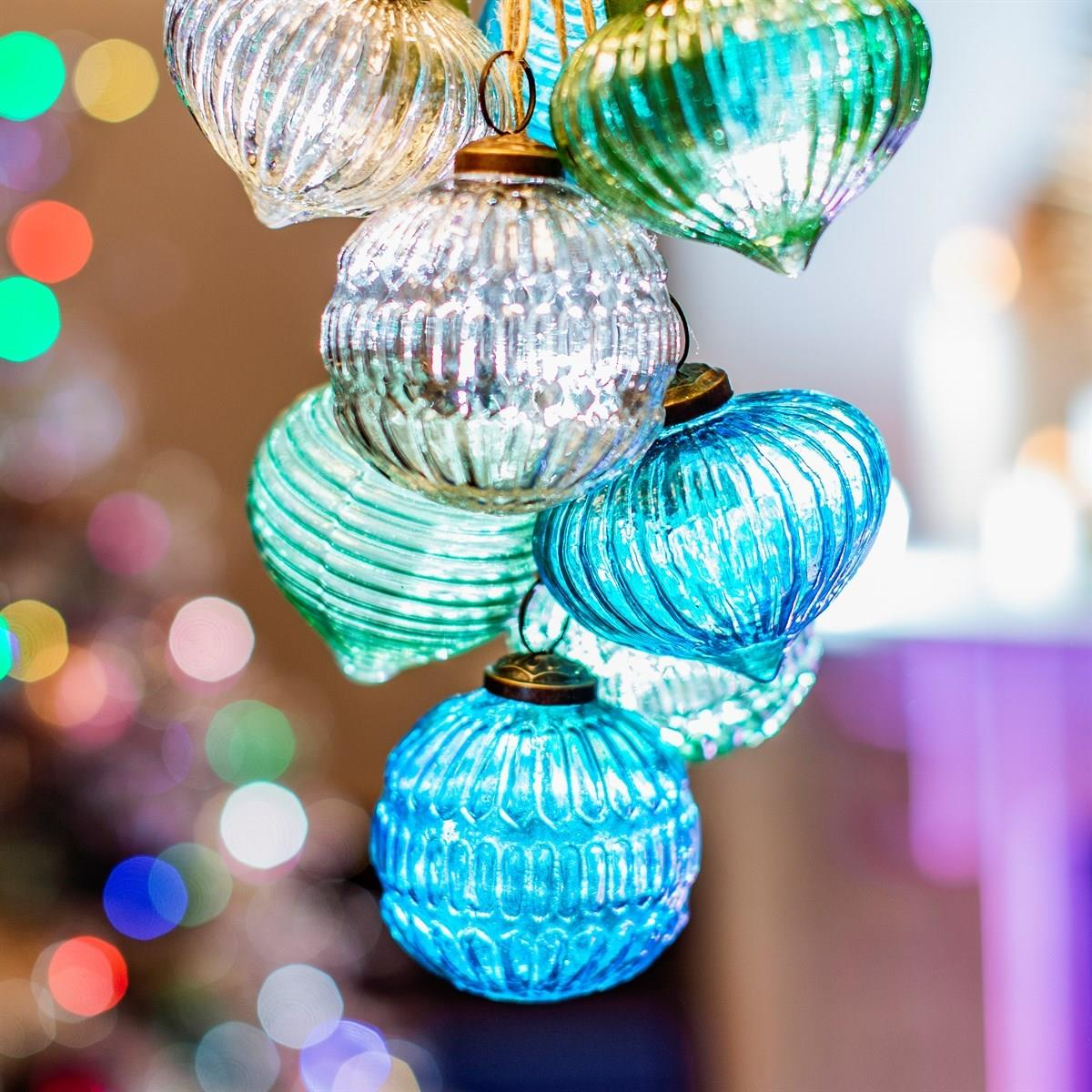 Clear Recycled Glass Grooved Bauble - Minimalistic Design for Eco-Friendly Holidays